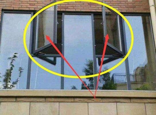 阳台上用平开窗好还是推拉窗好？原来好多人都装错了！