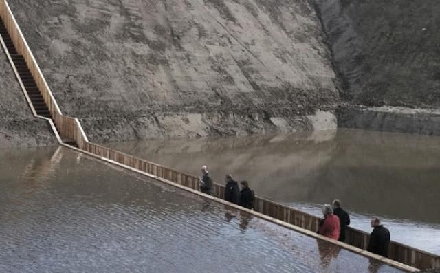 世界最古怪桥梁建筑：车在水下行，船在半空游，人在桥上蹦跳