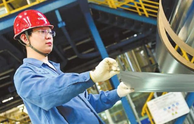 中国造出仅为0.02毫米的不锈钢，打破日德垄断，实现量产