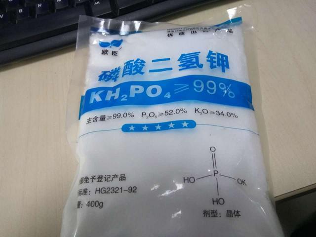 老花农提醒：磷酸二氢钾是好花肥，但是这么用，只会适得其反！