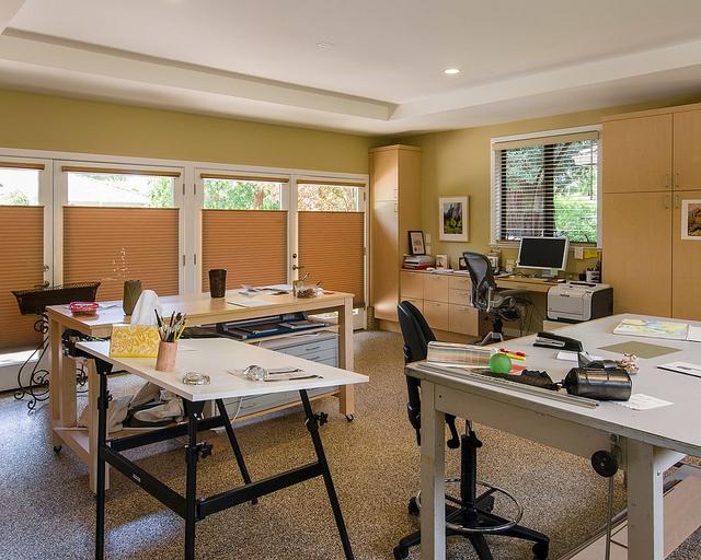 棚子工作空间：凉爽的方式将你的车库变成家庭办公室