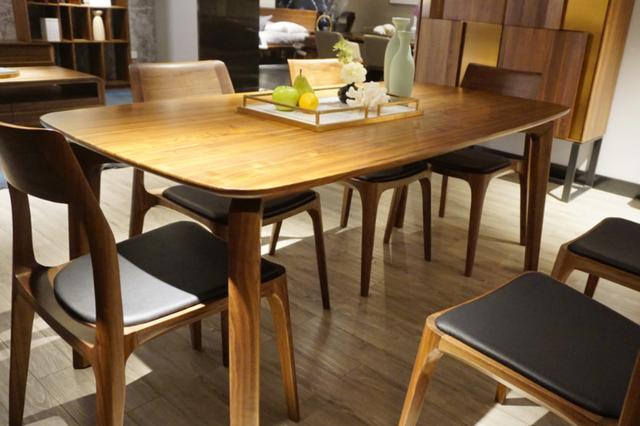 同样木材的实木餐桌，为什么价格差别这么大？