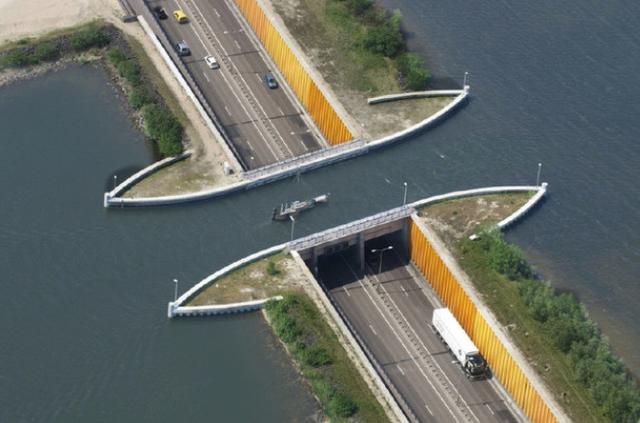 世界最古怪桥梁建筑：车在水下行，船在半空游，人在桥上蹦跳