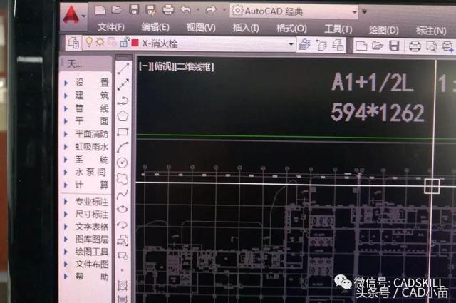 AutoCAD顶部的标题栏显示空白怎么办？