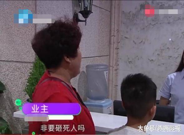 女子洗澡被砸伤住院, 众业主大闹开发商: 非要死了人才出面解决吗?