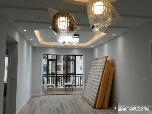 原本想不吊顶, 结果师傅建议做一个, 完工还挺漂亮