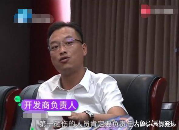 女子洗澡被砸伤住院, 众业主大闹开发商: 非要死了人才出面解决吗?